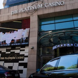 Entrée du Platinum Casino de Bucarest