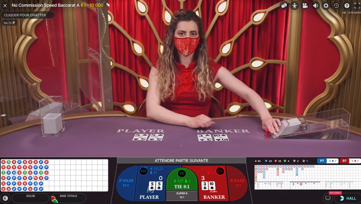 table de jeu de No Commission Baccarat avec une croupière en live