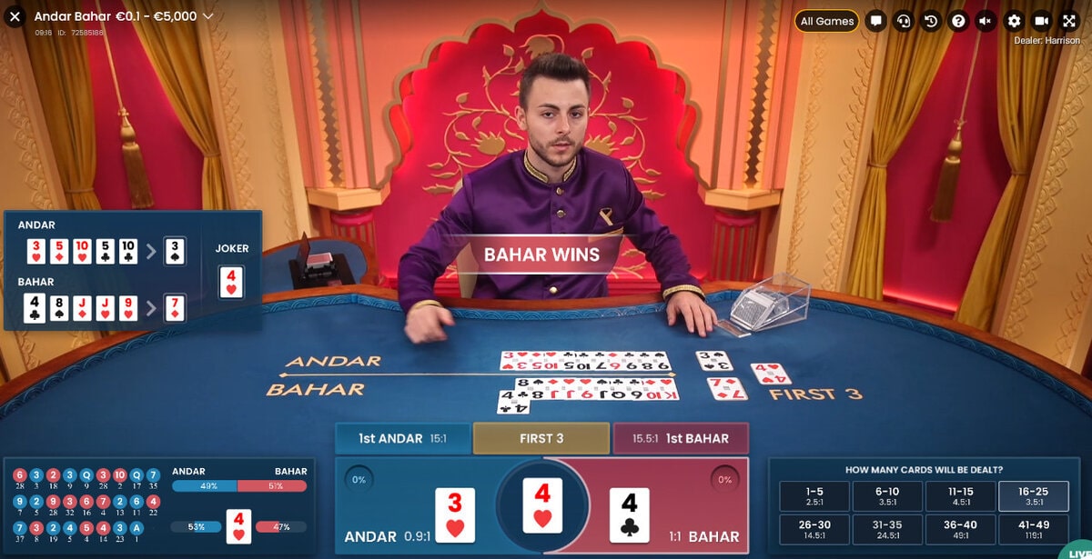 Croupier en live d'un studio de Andar Bahar de Pragmatic Play Live Casino