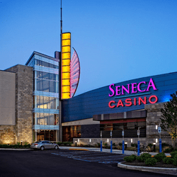 Une croupière et deux joueurs accusés de triche à une table de black jack au Seneca Buffalo Creek Casino