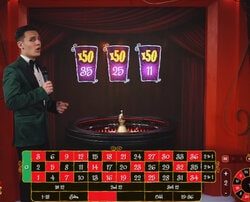 croupier en studio de'Ultimate Roulette d'Ezugi