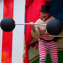 Thème du cirque à l'Impérial Club Paris