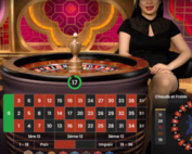 Croupiere en direct sur Thai Roulette